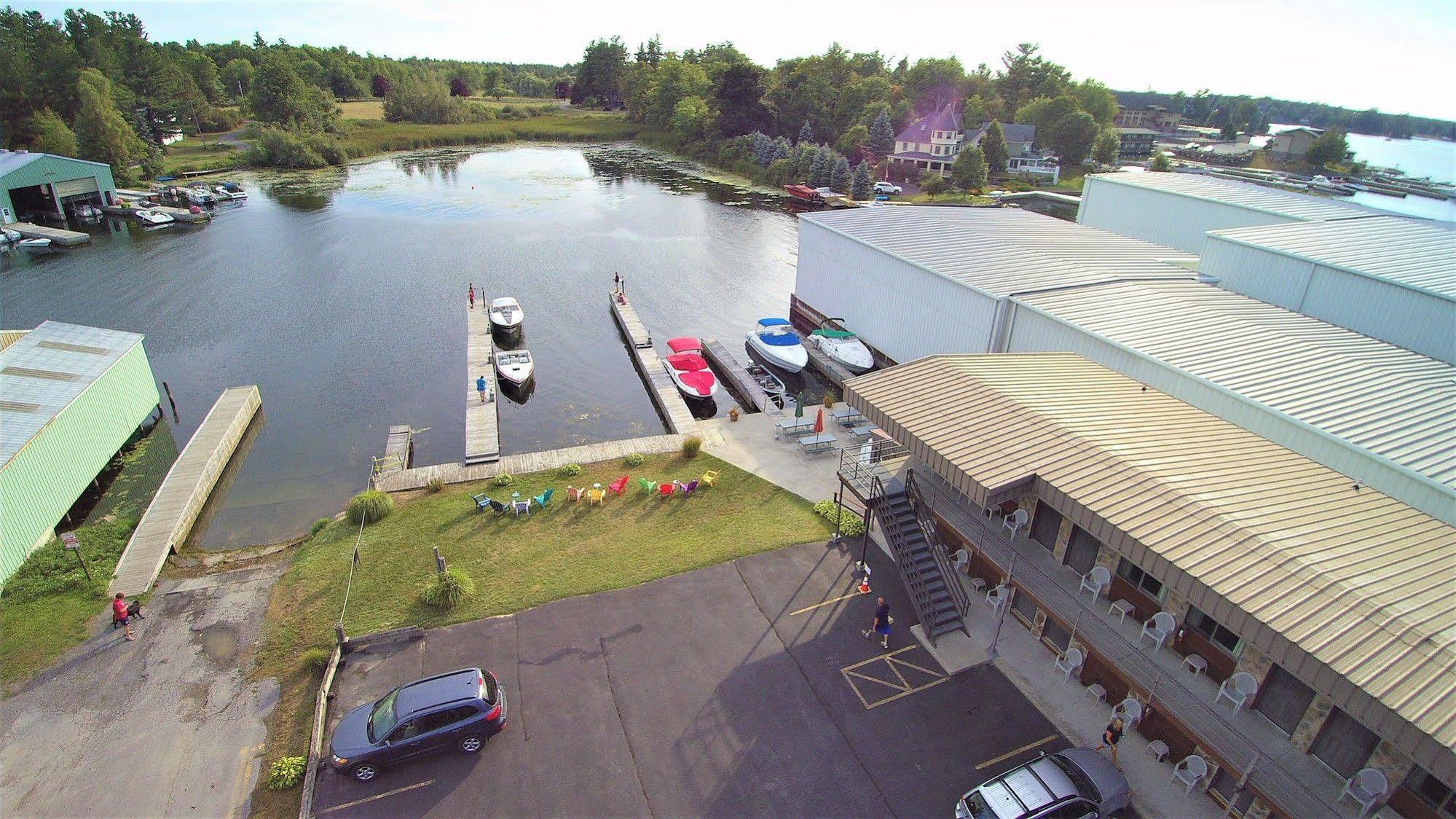 Otter Creek Inn Alexandria Bay Exterior photo